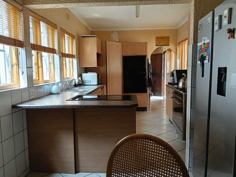 5 Bedroom Property for Sale in Loumar Western Cape